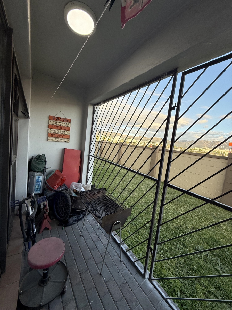To Let 2 Bedroom Property for Rent in Guldenland Western Cape